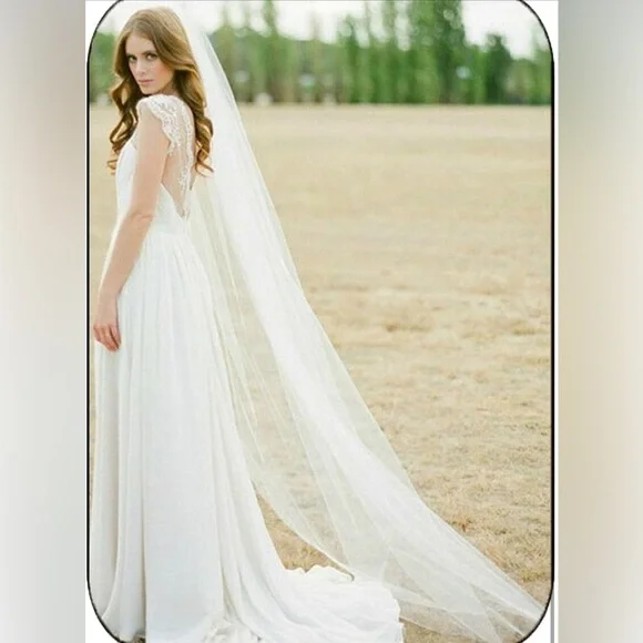 Elegant White Wedding veil - Picture 1 of 5